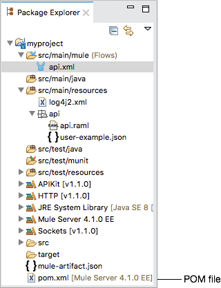 [Package Explorer] で pom.xml ファイルが強調表示されています。