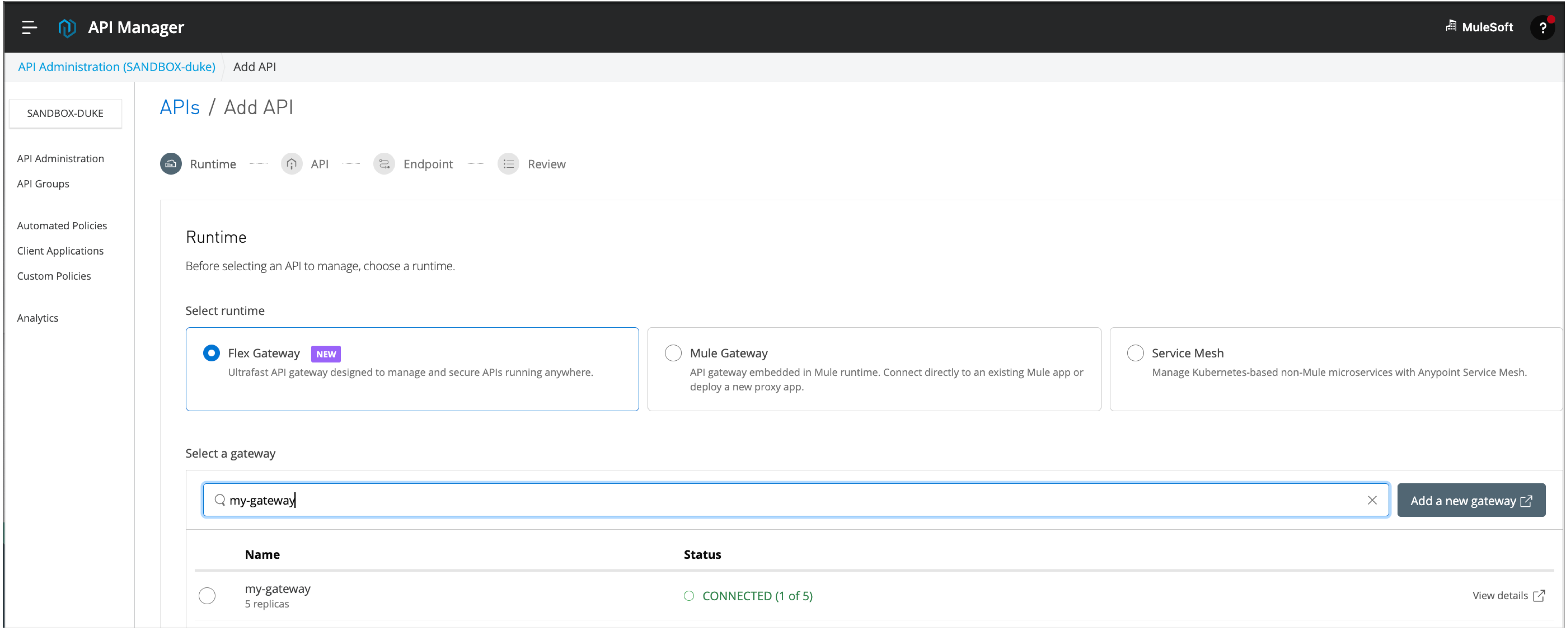 Flex Gateway ランタイムと my-gateway が選択されている [Add API (API を追加)] ページ