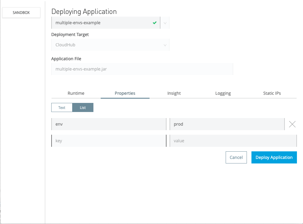 環境固有のプロパティが含まれる、アプリケーションの CloudHub デプロイメント設定